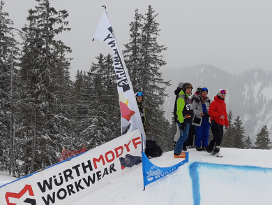 Galerie: Aktivitäten rund um den Skiclub - Paralympics 2024: Snowboard Europa- und Weltcup Helferteam